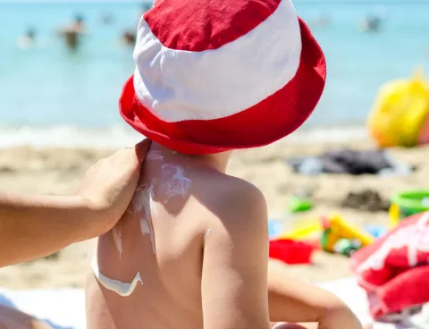 Cuidados para la piel de los niños en verano