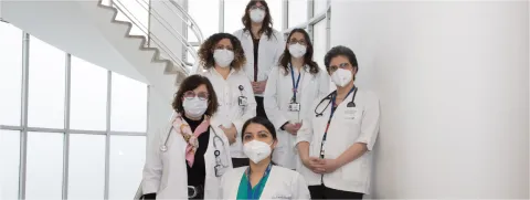 Dras. édicos Teresa Bidart, Milena Chiappe, Claudia Cortés, Isabel Domínguez, Pilar Gambra y Tania López, del equipo de Infectología de Clínica Santa María