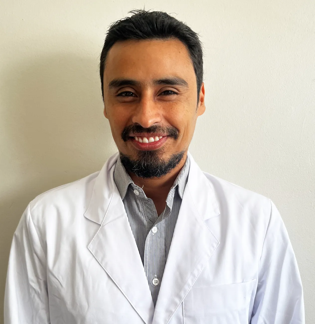 Dr. César Cajas
