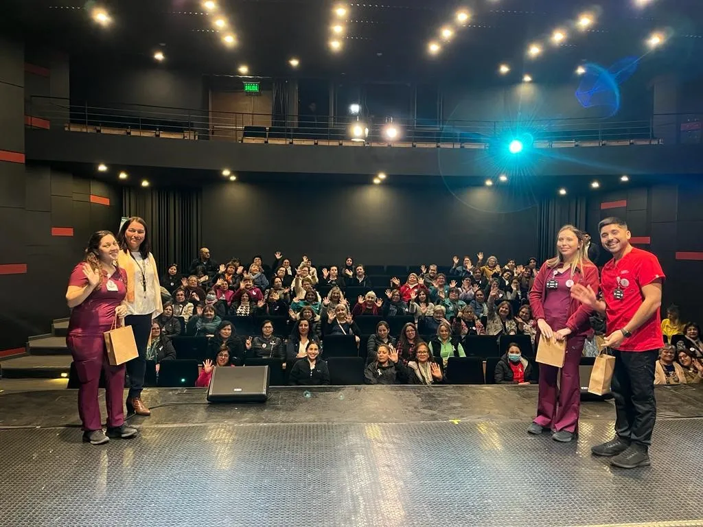 Clínica Biobío realiza charla educativa sobre cáncer de mama en Municipalidad de Talcahuano