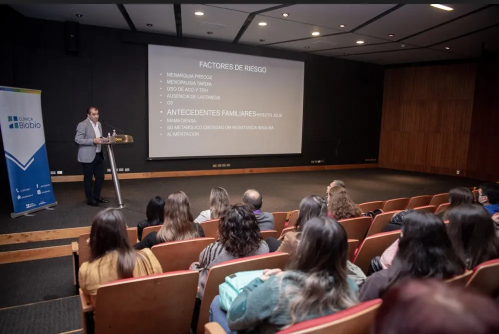 Charla sobre cáncer de mama para alumnos y docentes de Duoc UC