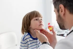 Amígdalas y adenoides: ¿Cuándo se deben operar?