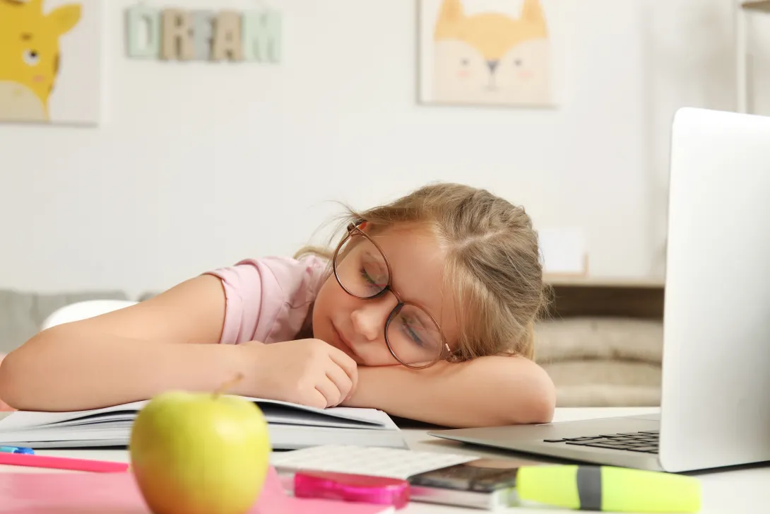 Regreso a clases: expertos recomiendan regular el sueño de los estudiantes