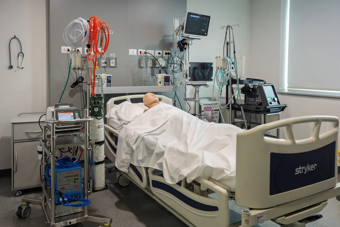 Sumamos equipo ECMO que reemplaza temporalmente la función cardíaca y pulmonar